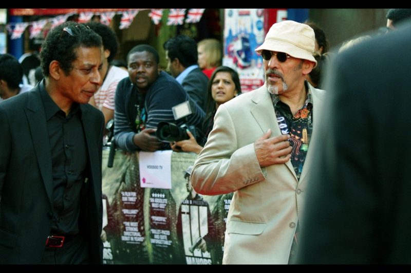It's time for another round of my favourite Premiere Game : Chose the Famous Person, and choose the not-so-famous person. Is it the guy on the right, or the guy on the left? (Answer : Tragically, the guy on the right appears NOT to be famous, though he does remind me of a guy I photographed and theorised might be "Not Nicolas Cage" at the "Johnny English Reborn" premiere last year)