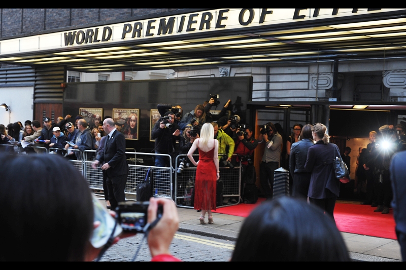 Our next arrival is 56 years Claudia Cardinale's junior and is wearing a red dress : it's Dakota Fanning.