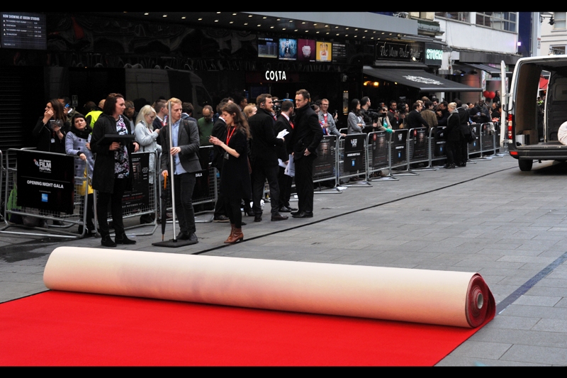 With a scant two hours to go, a red carpet it laid and I'm here to photograph it from my perch in a rather surprisingly rare front row position at the far corner of the large public pen. I'm hoping that by giving up a spot near the drop off, near the disabled, and near the paparazzi I'll profit from proximity to the main interview area. Fingers crossed.
