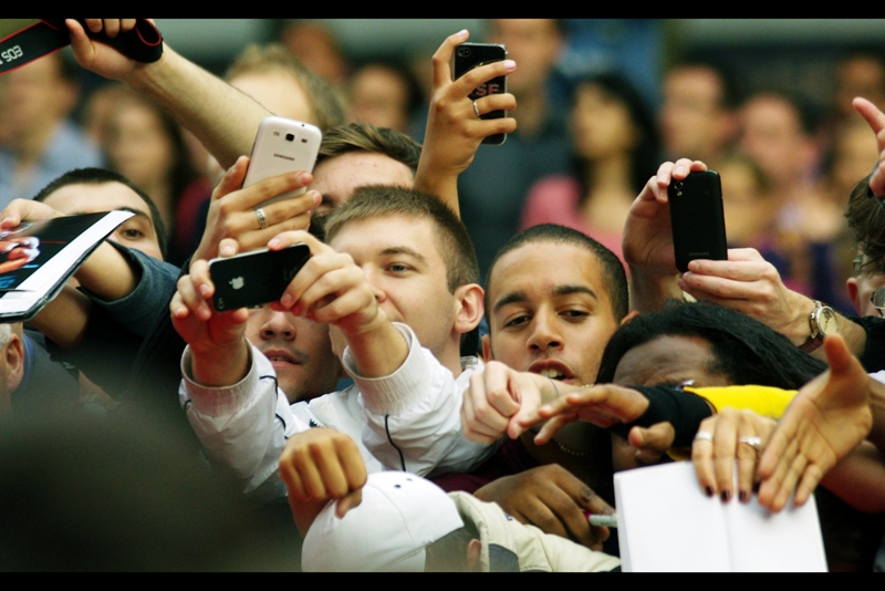 "Sign something!!! Anything!! PLEEEEEEASE!!!"