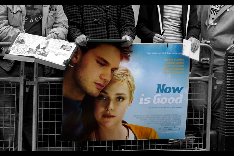 Well, this poster looks sufficiently like every other teen romance of the last decade that there's no chance it'll get mistaken for a sci-fi action thriller....