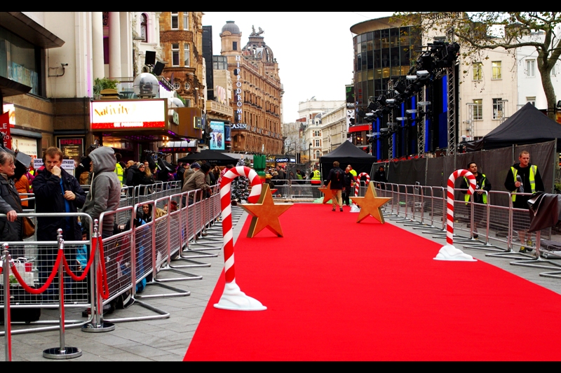 I don't see any Twihards on this vertice, so this must be the place. The TV screens in the background are for Twilight tomorrow, though. (And there is another bank of them ahead and to the right in front of another cinema)