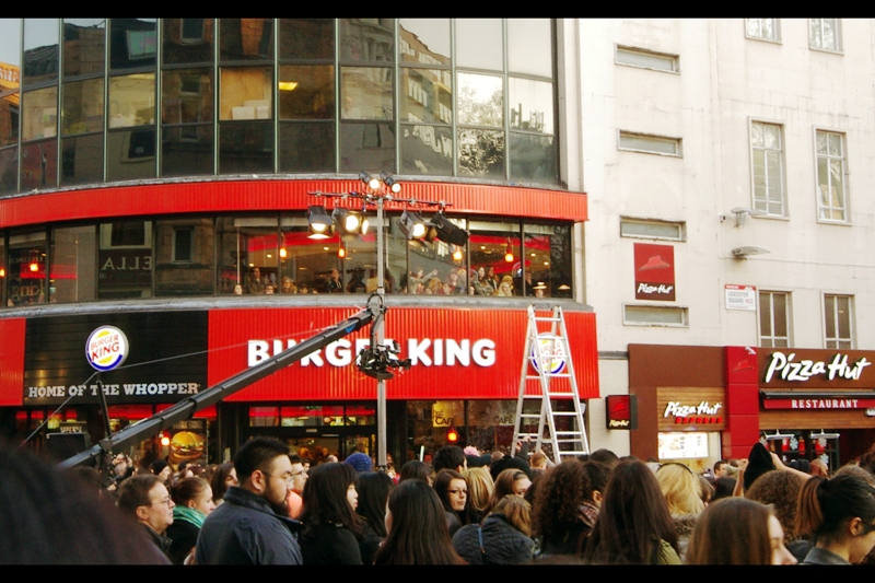 Oh, now THAT'S a good idea. Buy a burger at Burger King, and nurse it for 2.5hrs at a window seat! Brilliant!
