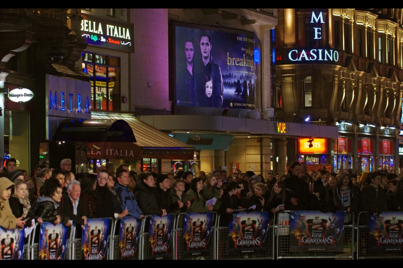 Yesterday's Twilight premiere looms like a shadow over everything this premiere is not. And damnit, Alec Baldwin didn't show up for "Rise of the Guardians". (Not that he showed up for Twilight, but that's not the point)