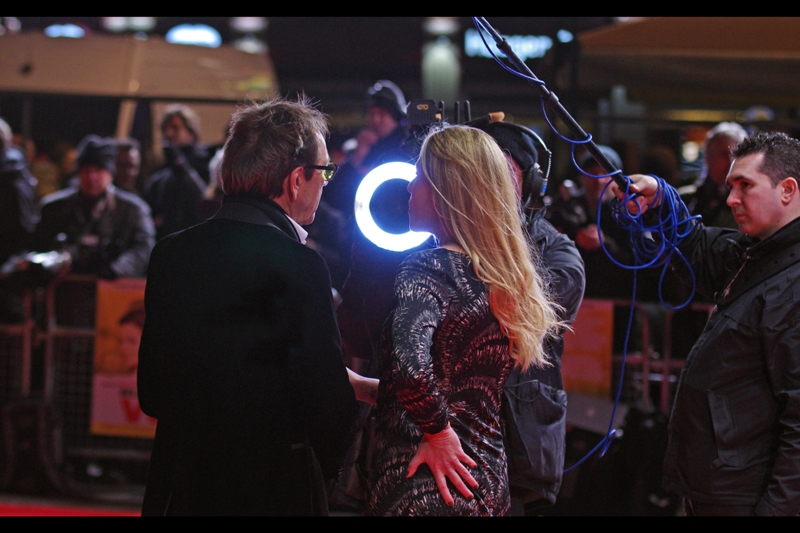 Female Presenter : "Is your hand on my a55, Robert?" Robert Lindsay : "Umm... maybe?" Clearly he's mesmerised by the effects of the molecular transducer or whatever it is.