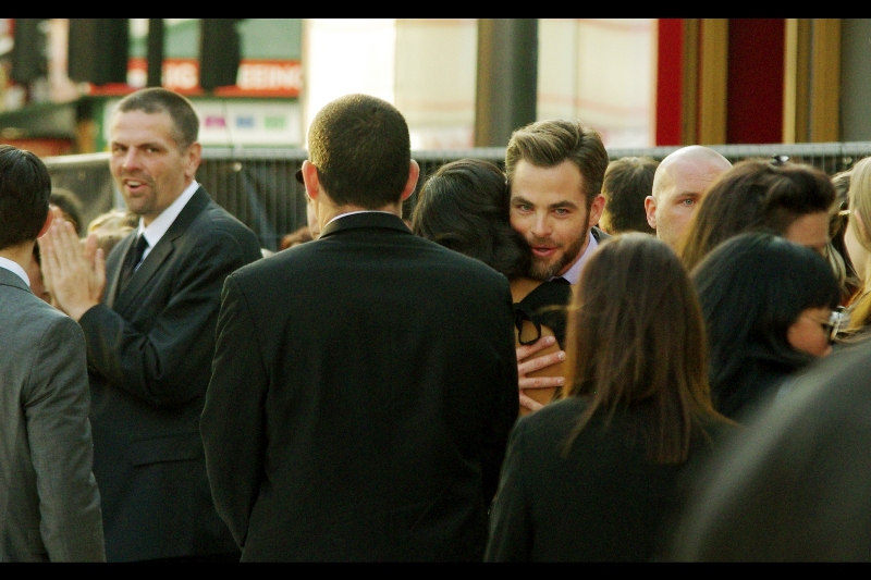 And now Chris Pine is hugging Zoe Saldana and it's got to be the most affectionate cast I've ever seen. I'm feeling lonely right now, unlike the security guy (?) at the back right of this photo. I'm not sure what kind of wager he's placed on various pairings among this cast...