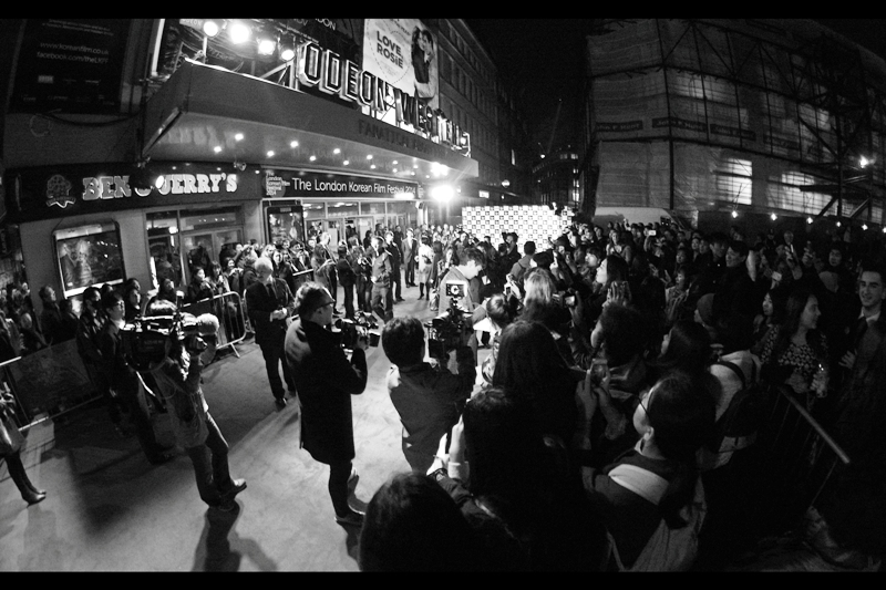 The crowd politely but earnestly rushes along the pen to attempt to get an autograph. Suddenly I have a lot of spare space to switch to the fisheye lens. It's a Samyang 8mm.... and it's made in Korea!! (you're welcome)