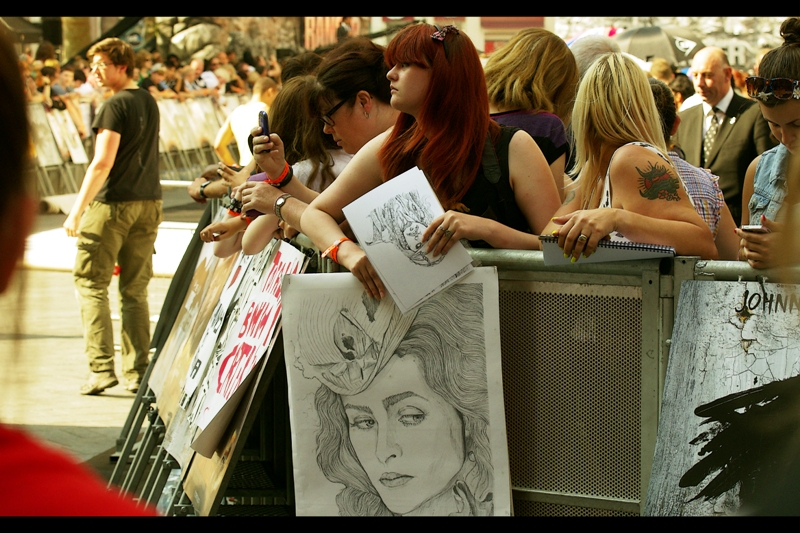 Sadly for the lady with the giant sketch, Helena Bonham Carter was not to attend. But Johnny Depp did sign the Jack Sparrow sketch this lady is holding (future woohoo!)
