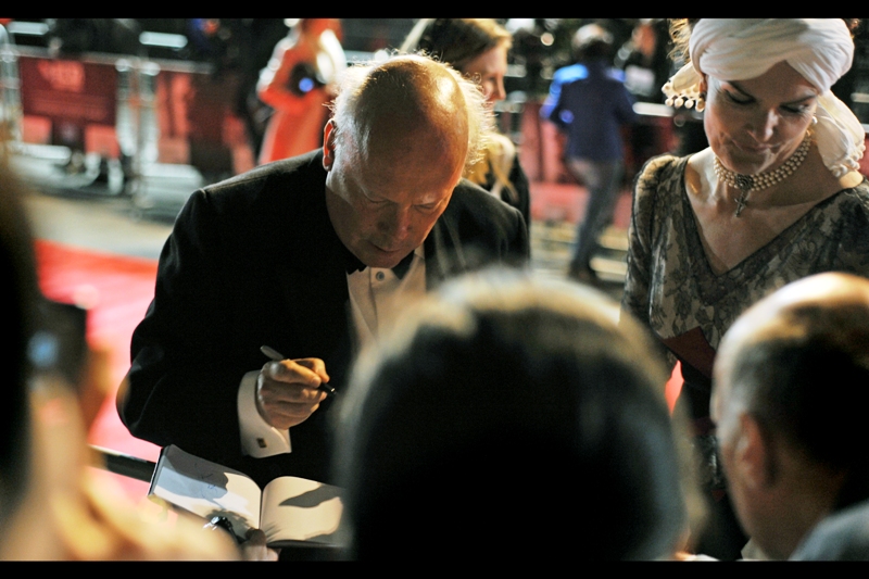 Meanwhile, this guy signed autographs. I assume he's famous, though I have to admit I'm impressed by the wife/ partner/ brother/ oddly dressed animatronic mannequin he's brought with him. (Apologies, Ma'am. I was the guy wearing uncoordinated trousers, t-shirt and beanie so you have every right to reply)
