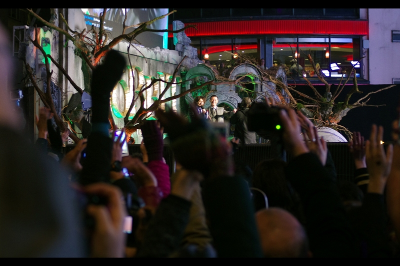 OMG I think the crowd knows the 'lyrics' to the single from that hand gesture album.