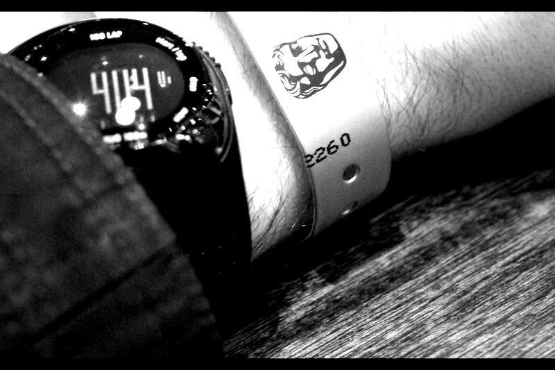 Having ‘camped out’ for a mere 45 minutes (!) I eventually had to make a blind call between a blue or silver wristband. I went for silver because… like… I don’t know. I was just stoked I hadn’t decided to camp out since 3pm yesterday like the people at the front of the line. Anyway, once you have a wristband you can basically leave the queue and return four or five hours later. (Excellent – let the weirdos go home and have a shower so they don’t gross out Quentin Tarantino…)