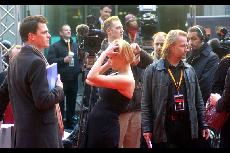 I’m beginning to get the idea that the BAFTAs generally (and perhaps Robert Pattinson specifically) are kind of a big deal. Which surprises me a bit, given the relative ease with which I gained a half-decent position. Apparently the lines for wristbands are getting bigger every year. (edited to add by me, in 2014 : I can *definitely* attest to that )