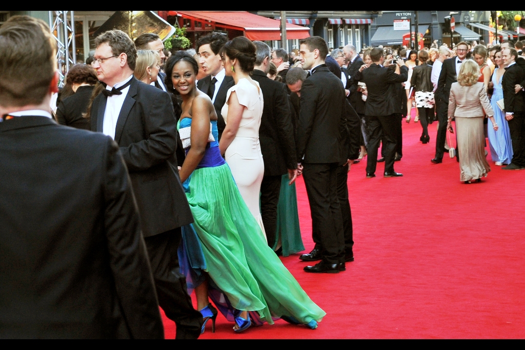 I’m making an executive call : anyone in a green dress = famous.