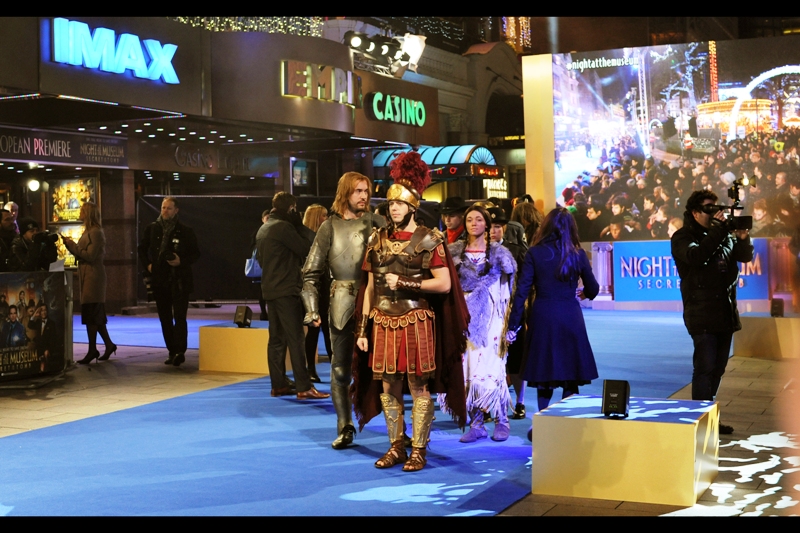 The reason for the numerous short plinths set up on the Blue Carpet becomes clear about ten minutes before we get underway : models mimicking each of the main characters will be standing on them, and almost certainly in no way impede my ability to photograph people. Argh.