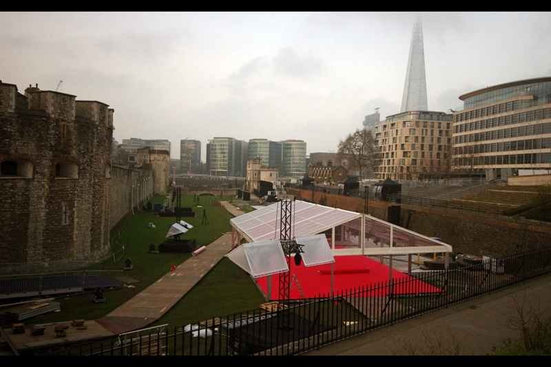 The venue for the World Premiere of the 5th Season of "Game of Thrones"? The Tower of London, in ermm.... London. I dropped by before work just to see the layout. It looked suitably impressive.