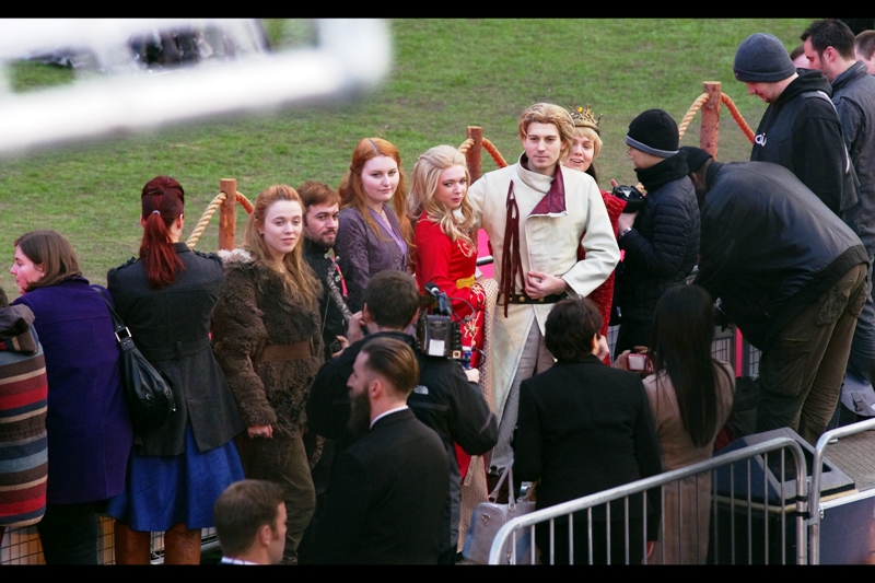 As Game of Thrones dress-up goes, this is pretty fantastic. However, the cosplayers forgot one thing : nobody in Westeros is ever this clean-shaven, or this well groomed, or this 'clean'.