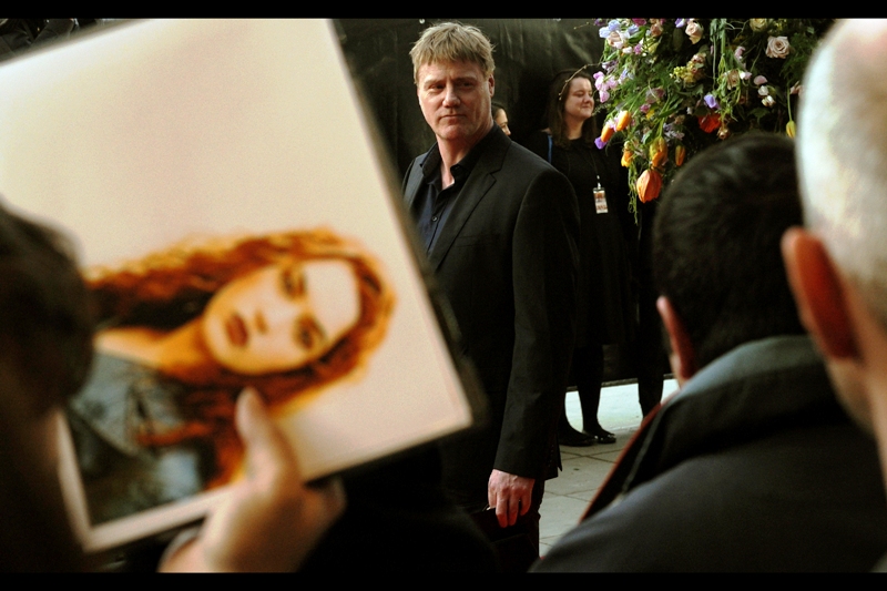 This is not Kate Winslet. It's a photo of a man looking at a photo of Kate Winslet. Which in this context, since I'm doing much the same thing, is suitably meta