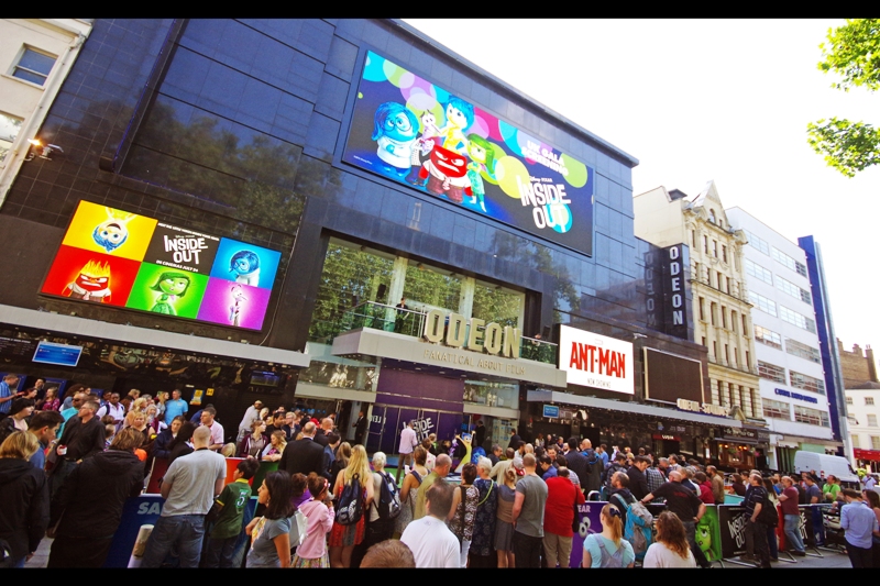 They called it a "UK Gala" which typically means B- and C- Grade television celebrities and their kids show up. Fortunately my lower threshold for celebrities sits around G- or H-Grade..