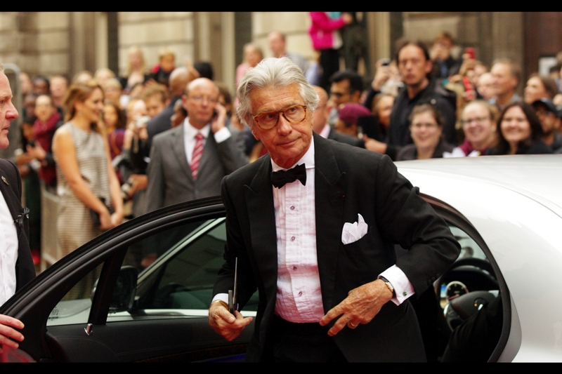 Good news : while I try to formulate an articulate concept of who or what Sam Smith represents, an old guy shows up to distract me. I don't know who he is, but the silvery hair is fantastic, Sir.