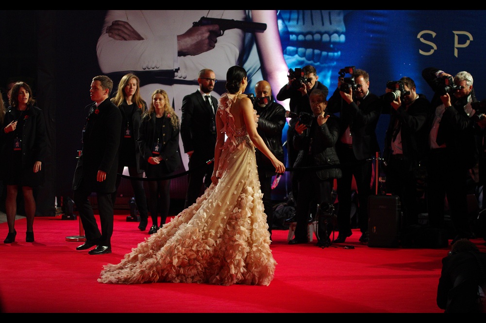 Meanwhile, the impossible has happened. The crowd has briefly been moved from blocking all aspects of the main part of the red carpet. This helpfully coincides with a person being there I can't identify or recognise. The two hundred geese who gave their lives (or who now face a cold winter) for her dress would admit it looks pretty good, though.