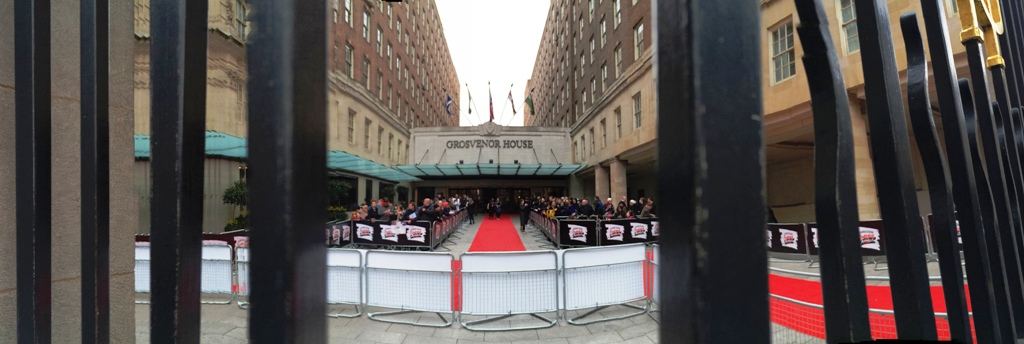 Four years ago at the Empire Awards, I was in a similar(ish) spot and managed to photograph such luminaries as Danny DeVito, Dolph Lundgren, Olivia Wilde, a Bond Girl and no end of others. What wonders would this year bring? Well... if the profanity-laden summary of a nearby autograph dealer were to be believed : considerably f**king less.