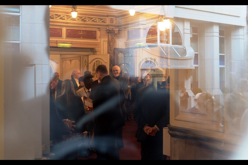 A glance into the windows of the Coliseum reveals that Glenn Close is sadly not sipping on champage and canapes with the early arrivals. I am disappointed by this, as I have never photographed her.