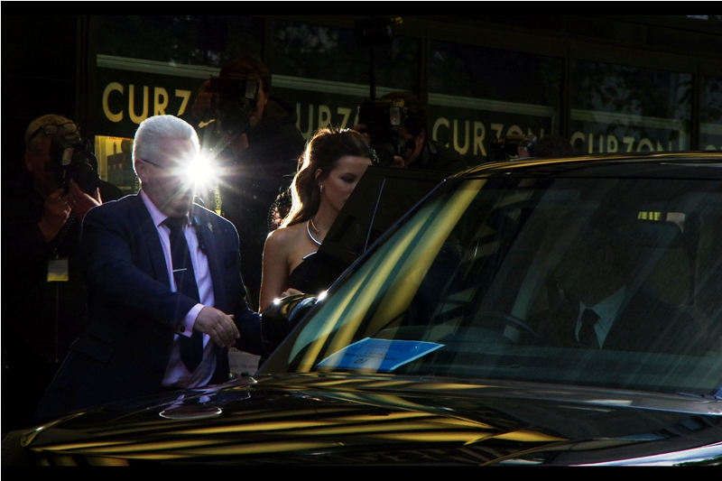 Kate Beckinsale arrives, and I guess I'd better switch to rapid-fire since all number of DHL delivery trucks are threatening to start a blockade of the whole area...