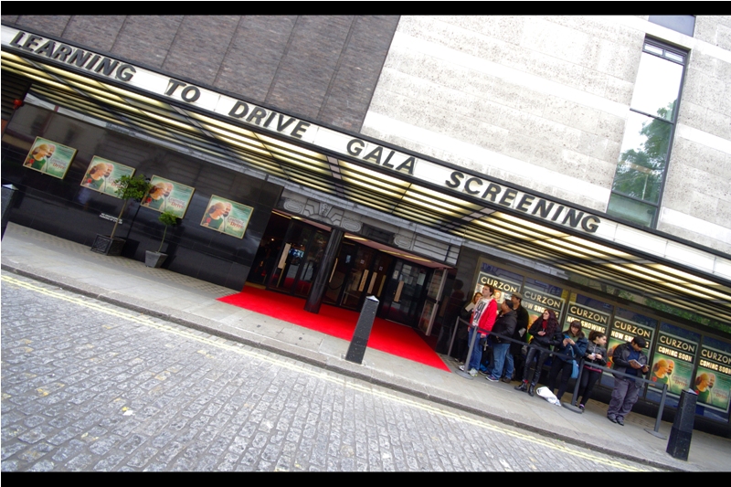 My keen premiere instincts note the absence of metal barriers and security, and realistically this can only happen when an event is expected to have Zero Dealer Presence. Which raises the question : where else (other than the dank, dark subterranean hives and coccoons they otherwise occupy) would Dealers be when there's a premiere on?