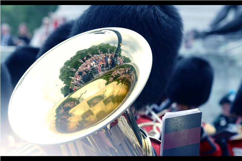 I'm kind of mesmerised by the layers of circularreflections and re-reflections in this trumpet. Should we stop spending money on expensive supercolliders and pump more money into investigating brass instruments?