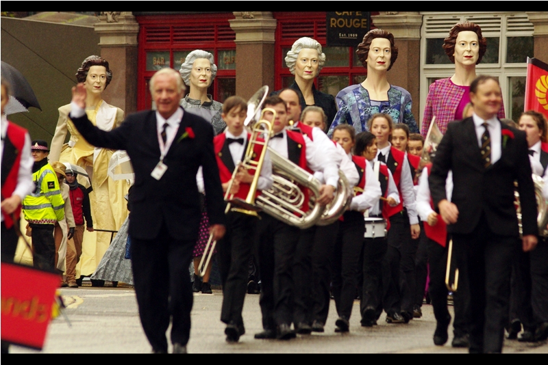 The parade of The Five Sigourney Weavers approaches.