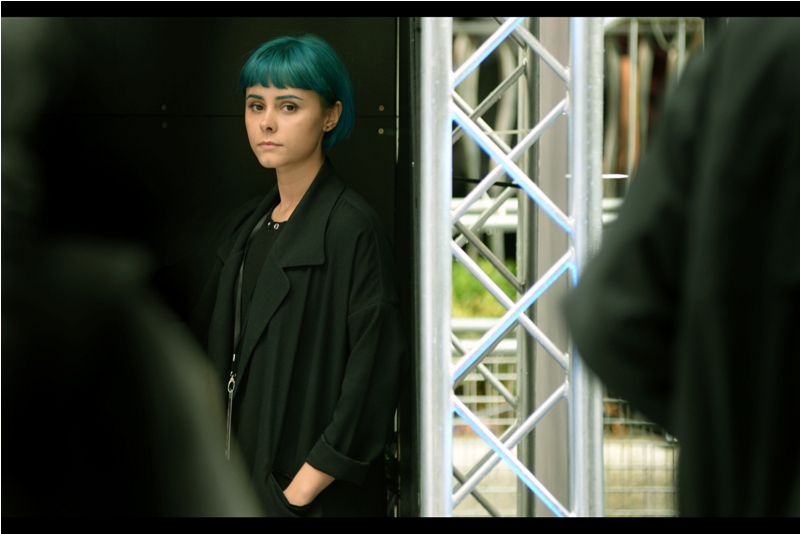 Cute Vulcan Goth (?) girl stands by the promotional transporter beam. I think she possibly likes me, but with Vulcans it's generally very tricky to tell.