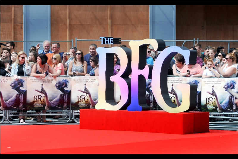 Praise be to Zeus, Ra, and Chuck Norris, I now find myself on the OTHER side of the giant "V"-shaped premiere, with a view of the 'exit bridge' from the interior event to the cinema we've all been reassured is the one the cast and crew will head towards.