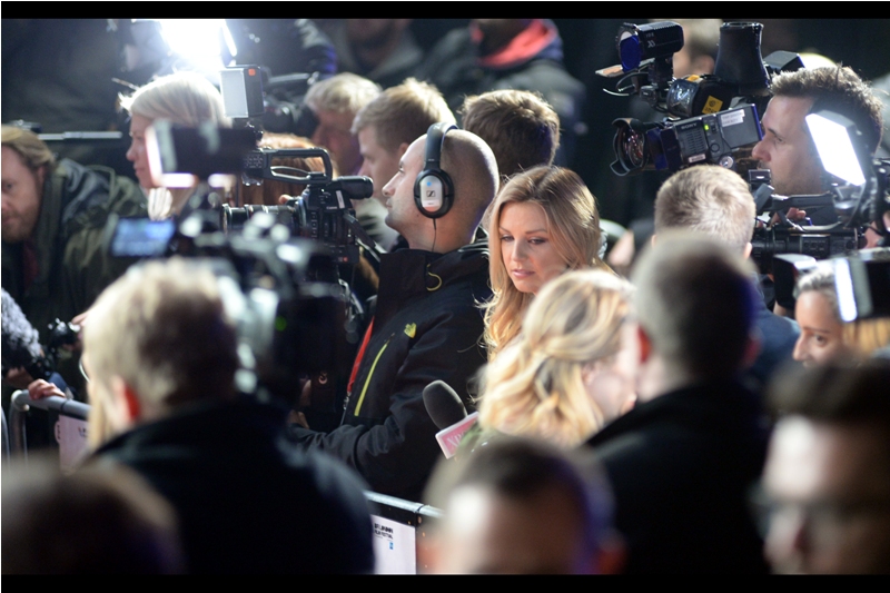 Cute reporter lady who might or might not have gotten dissed by Tom Ford at the last premiere is also at this premiere, trying to rebuild the shattered fragments of her ego after having it cruelly destroyed. Or... she's just doing her job and I'm reading too much into things.