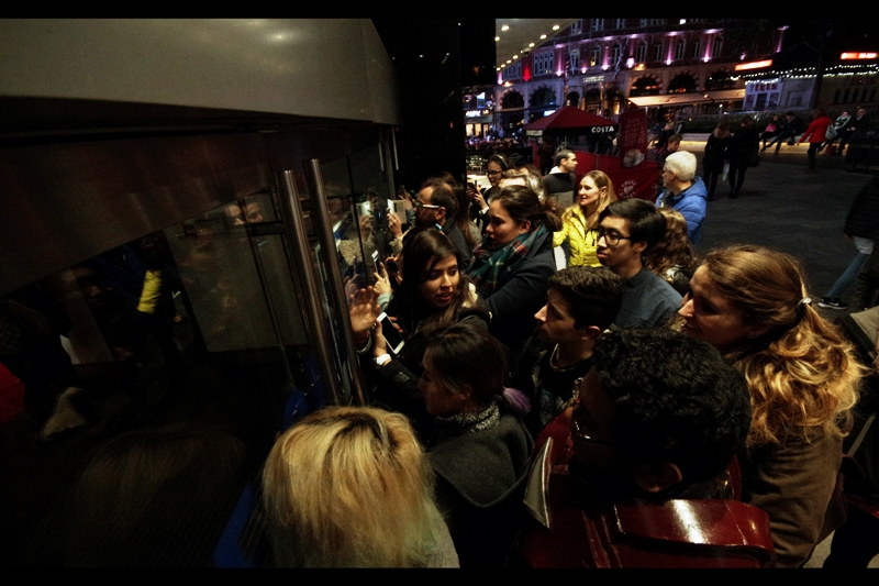 Yes, this is the crowd for a Marvel Premiere in the latter half of 2016. It seems a while since I was coming in on weekends for a wristband and taking a day off work for the Captain America Civil War premiere ....