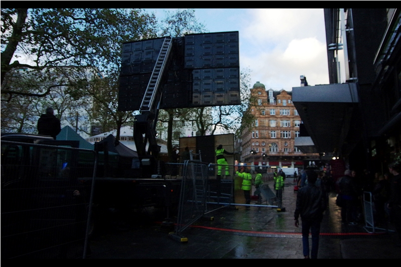 "Jack, did you somehow sync this screen with the dirty texts on my mobile??" - it's 11:30am and it seems that there IS a premiere on in Leicester Square today. Either that, or the latest Samsung Mobile has a screen size Apple never saw coming.