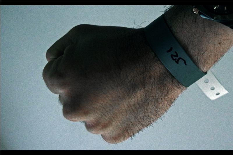 I'll give the organisers of this premiere one bit of early kudos : Grey Wristbands. Appropriate.