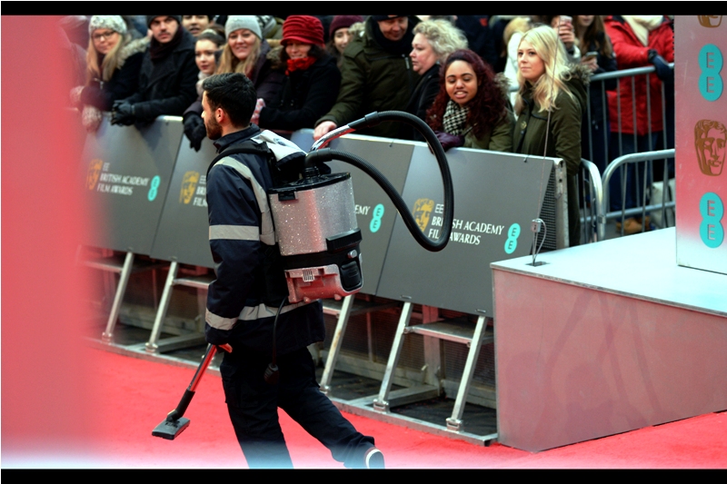 "Somebody spotted a cockroach on the third floor, and I don't mind telling you : it looked fabulous". Those might not be actual Swarovski crystals embedded onto that vacuum cleaner, but even the fact that they sprung for fake ones speaks volumes for the classiness of the Baftas.