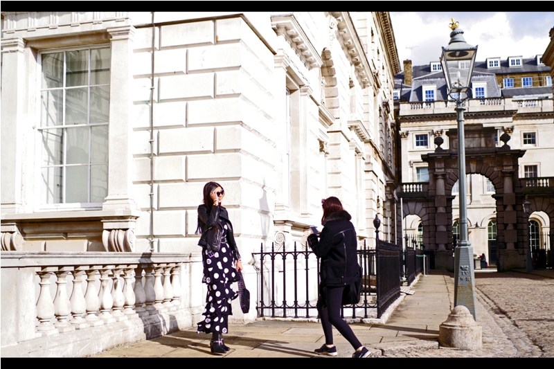 The crush at 'BFC Show Space' is a bit too much (even for somebody like me who is used to public pens at a premiere) so I headed over to Somerset House, where London Fashion Week used to be based.