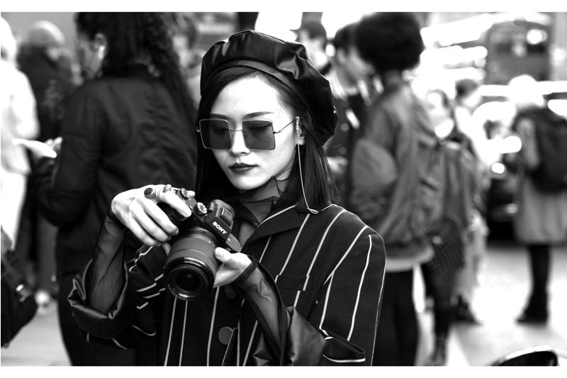 Square glasses, beret and a DSLR. If this look could be any cooler, I'm going to have to buy myself some square glasses and a beret.