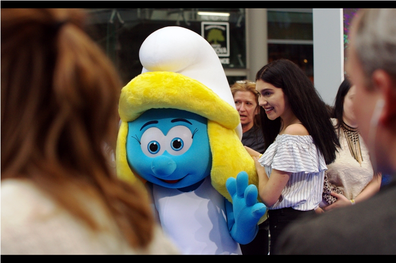 Smurfette (aka : " Schlumpfine" in the German variant of the Smurfs) will not be signing autographs today, owing to what appears to be a tragic lack of opposable thumbs.