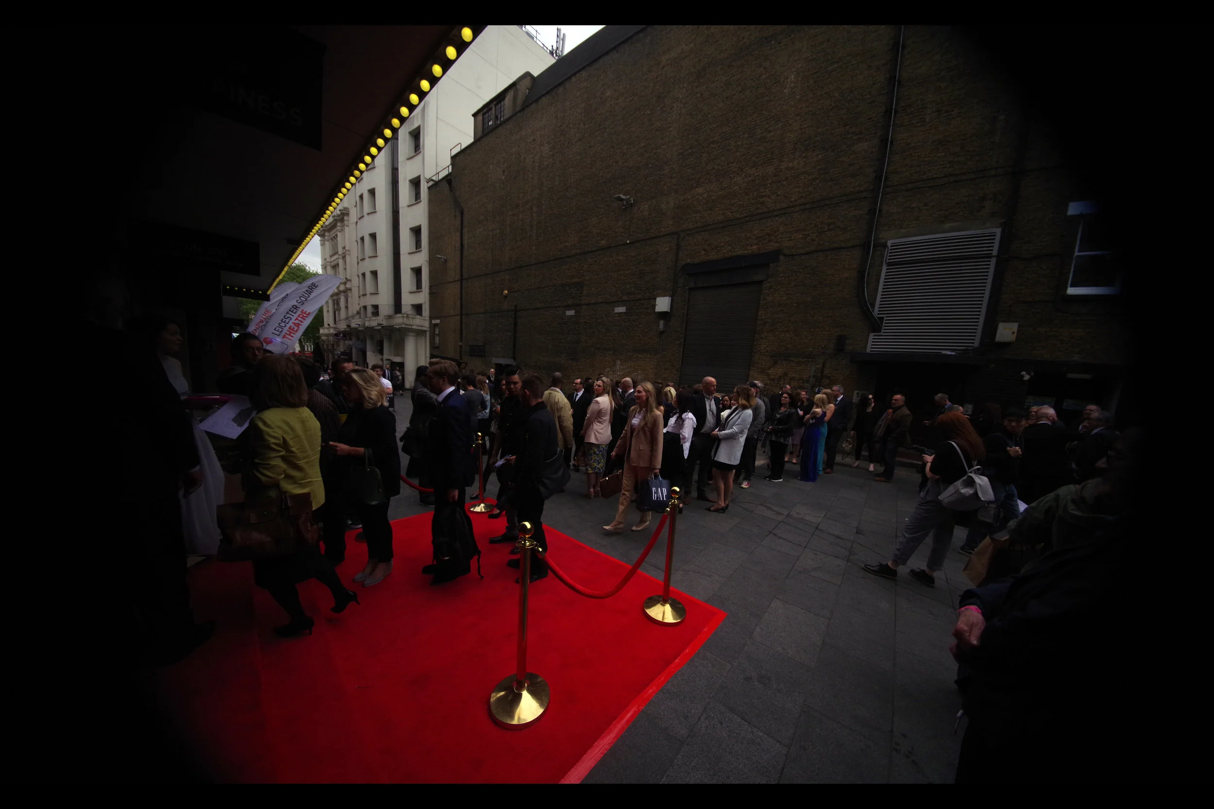 The square meterage of the red carpet at this premiere was small, but it's not every world premiere that has the confidence not to put in place barriers or security staff to keep the hordes of fans and autograph dealers at bay.