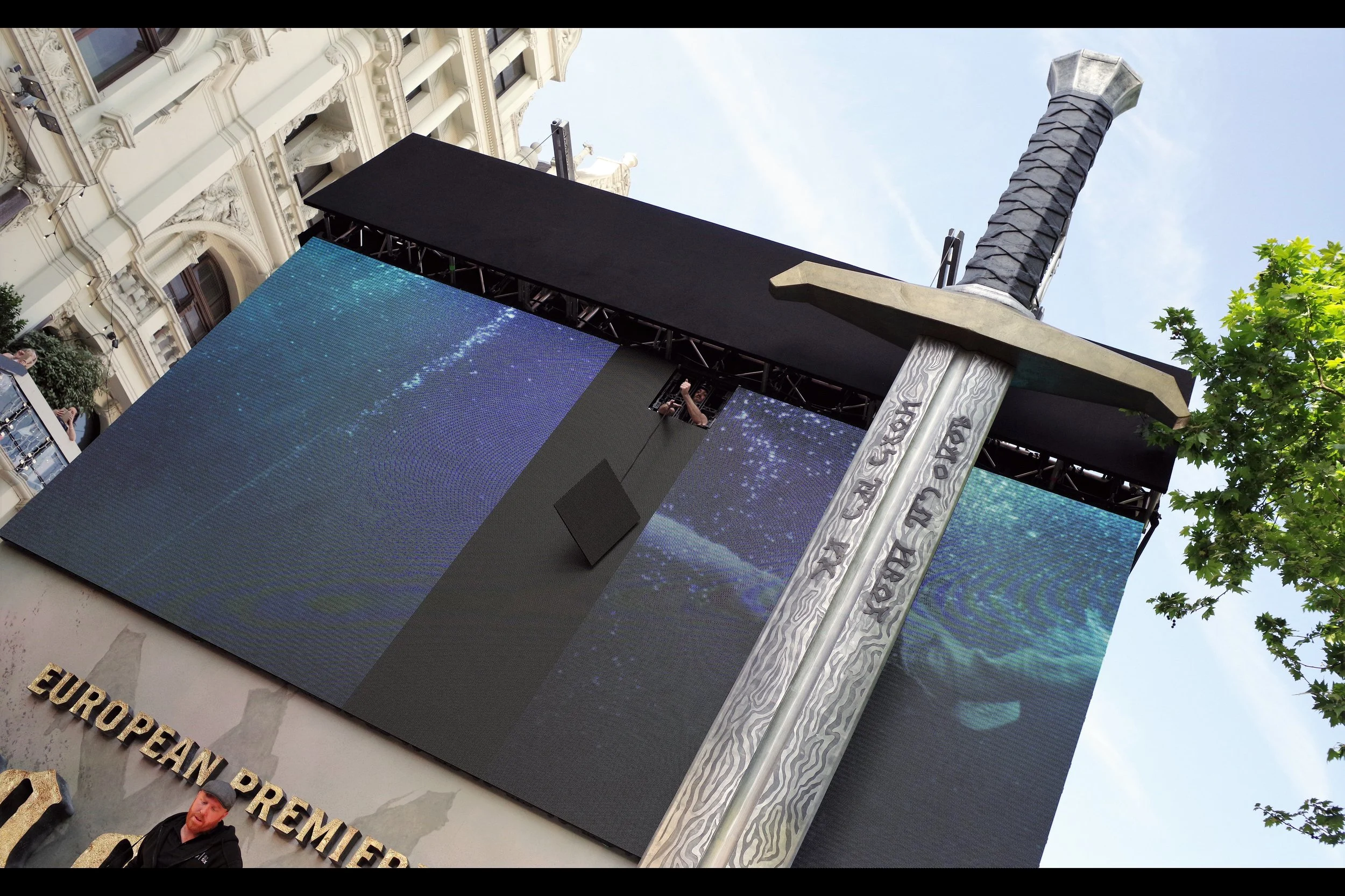 "Next time would it kill you to send up some packets of crisps and some lagers?" The high-tech screen never was fully fixed for the premiere, though an artful use of screensaver-style graphics covered the flaw fairly easy.