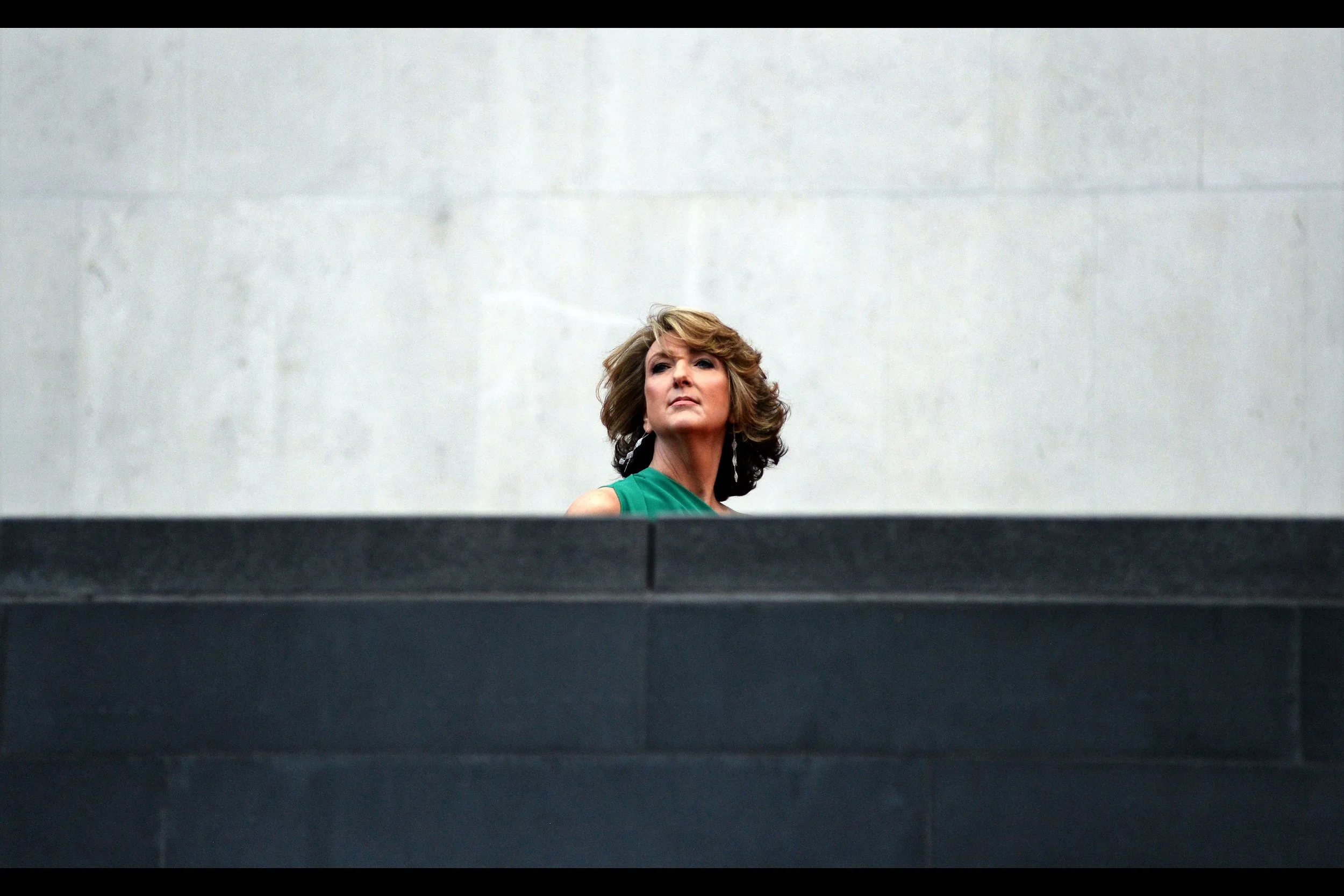 Test shot on the off-chance anyone on the staircase landing across from me deigns to turn to their right and acknowledge the crowd like.. umm.... Steve here did. (Edited to add : 'Steve' is Victoria Derbyshire, and she won a Bafta for 'Best News Broadcast")