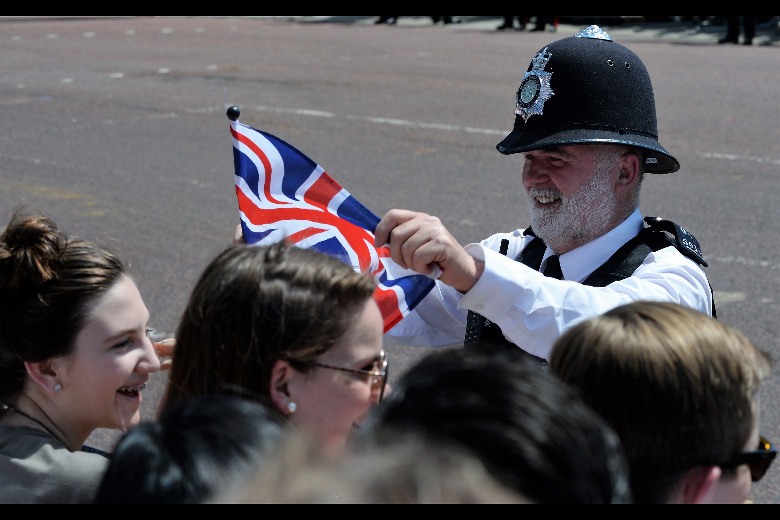 Friendly Mall-side policeman uses a Union Jack to cool down a tourist. How nice! (an older man near us was starting to feel medically uncomfortable with the heat...)