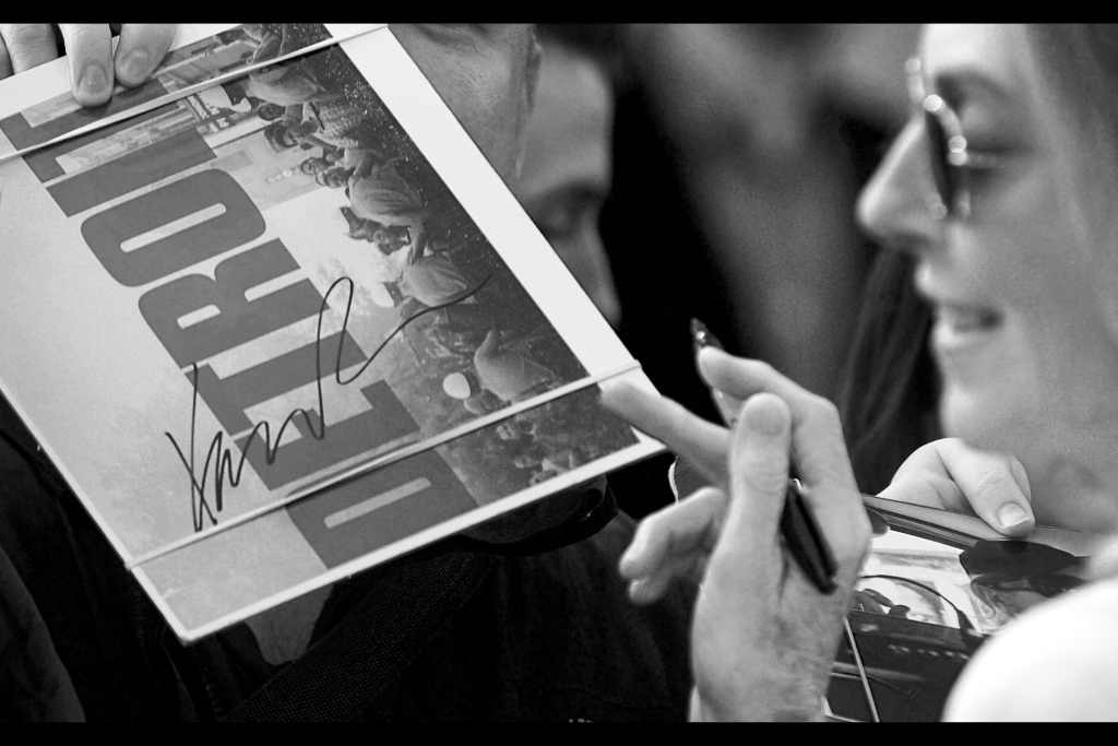 "Has Will been signing autographs as ME AGAIN? Damn.. he's getting pretty good..."