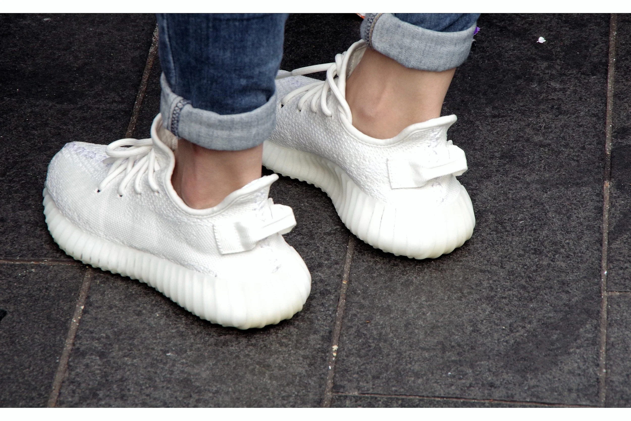 Looks like we'll all be wanting to crochet our own sneakers next season. Good to know. (Spotted at the Kingsman : The Golden Circle premiere)
