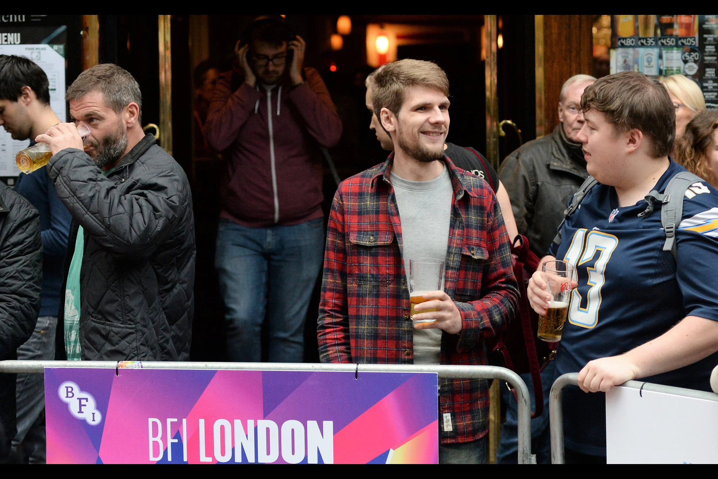 While I have photographed a premiere with a glass of cider literally beside me on a table ( that was at "We're the Millers" back in 2013 ), I can't say I've ever stood at a barrier holding a pint of beer. Or cider.