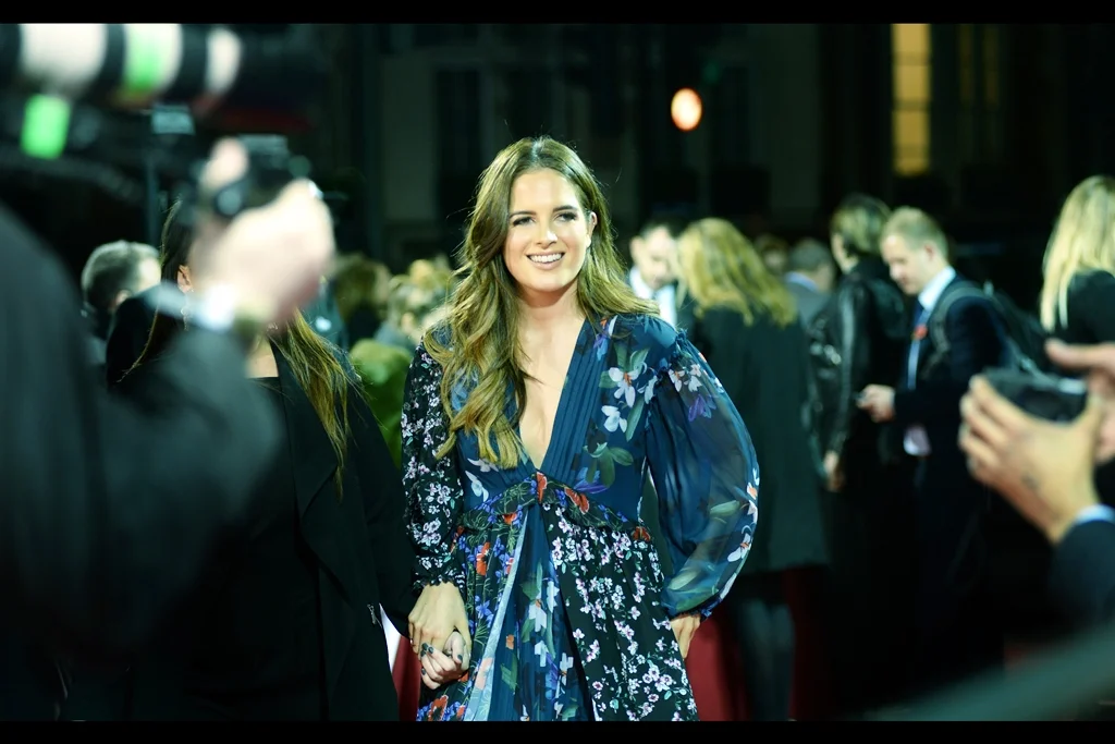 Kimonos. So hot right now. (London in late October two hours after sundown. So cold right now) (edited to add : "Binky Felstead")