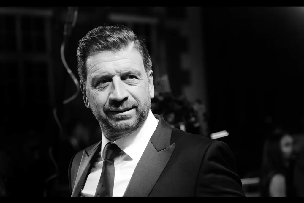 Feels like he probably runs as a hit-man for MI:6, but might also be a football player. Or nobel laureate. or horticulturalist. or singer. (Edited to add : Nick Knowles, and he apparently DOES have an album coming out, though he's better known as a TV presenter)