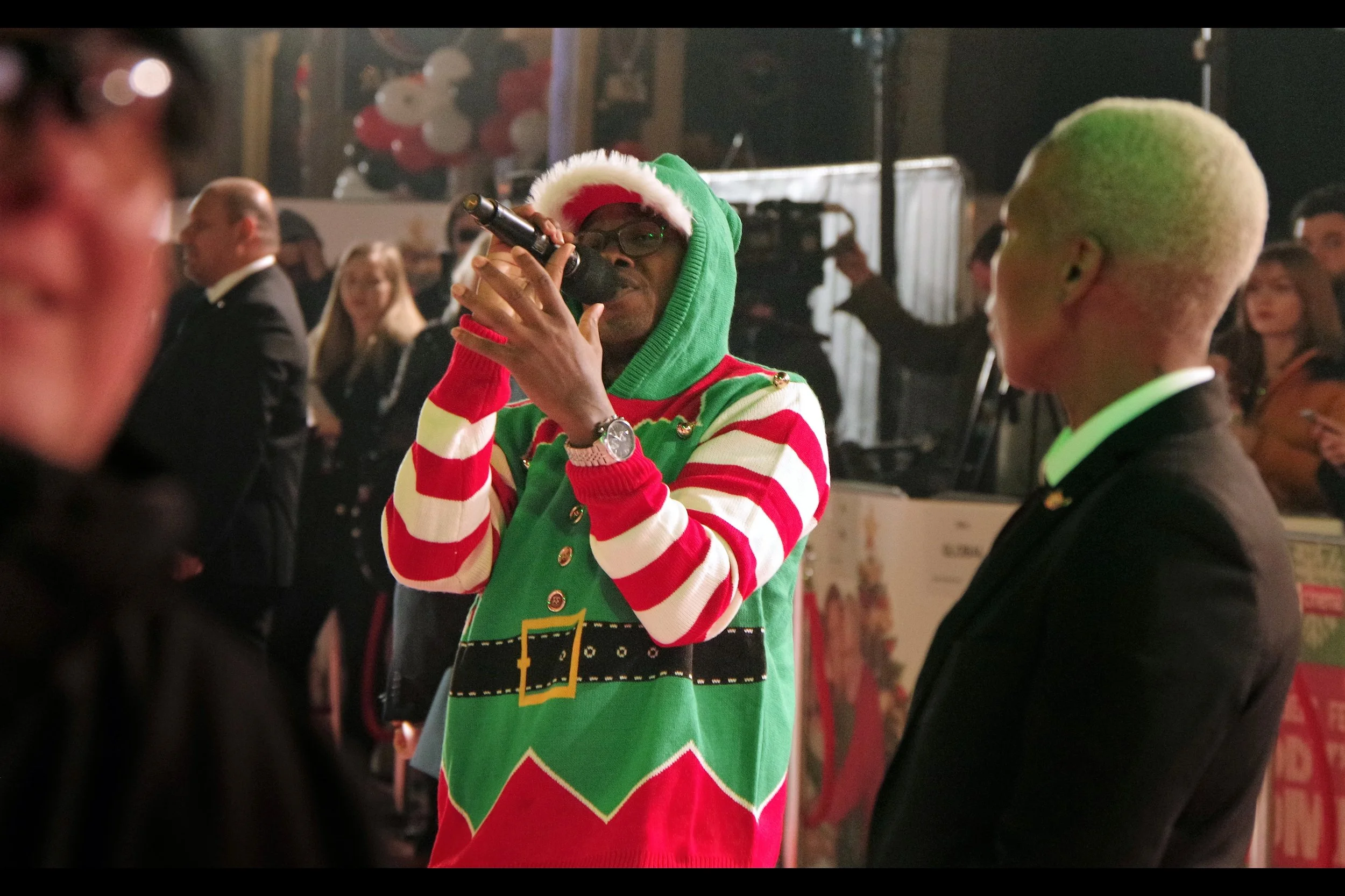 " 'Ho, Ho, Ho' rhymes with 'Yo, Yo, Yo' people!!" your good friend and mine Hakeem Mr Impact and DJ You-Gotta-Espresso-Yo-Elf presided over the warmup portion of this event, dispensing gifts primarily to people outside the event who hadn't been able to secure wristbands.